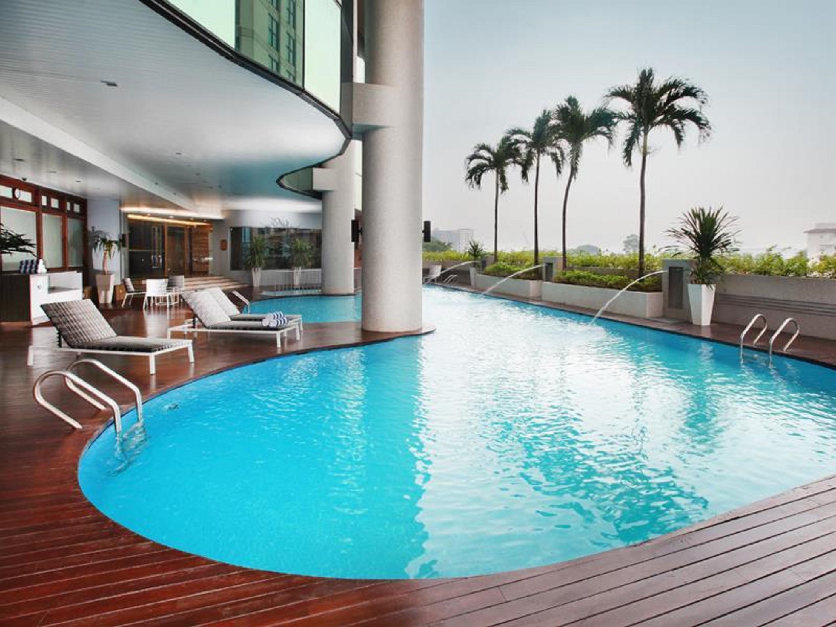 Dorsett Kuala Lumpur Exterior foto The swimming pool at the 39th floor