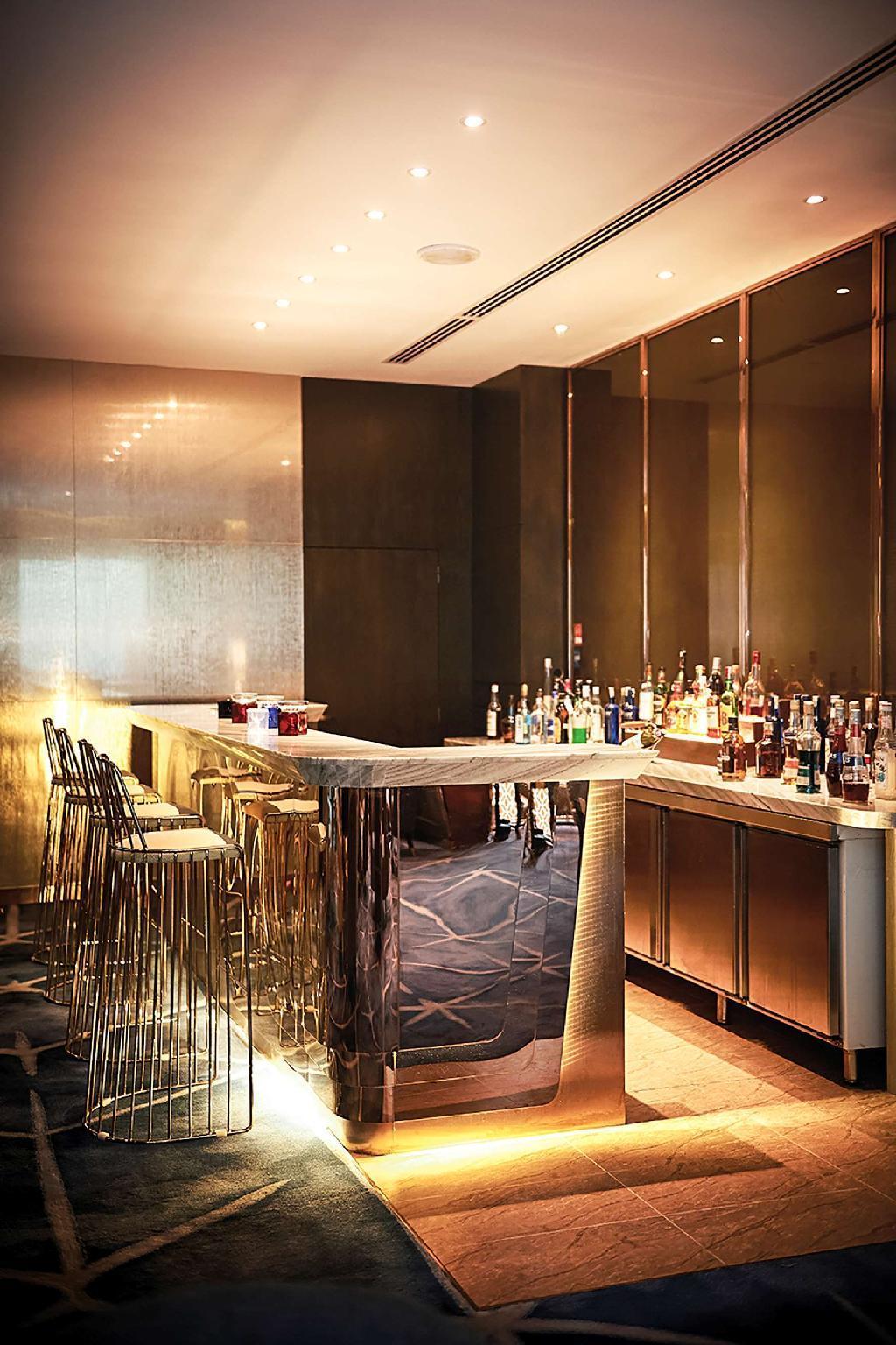 Dorsett Kuala Lumpur Exterior foto The bar at the 101 Lounge