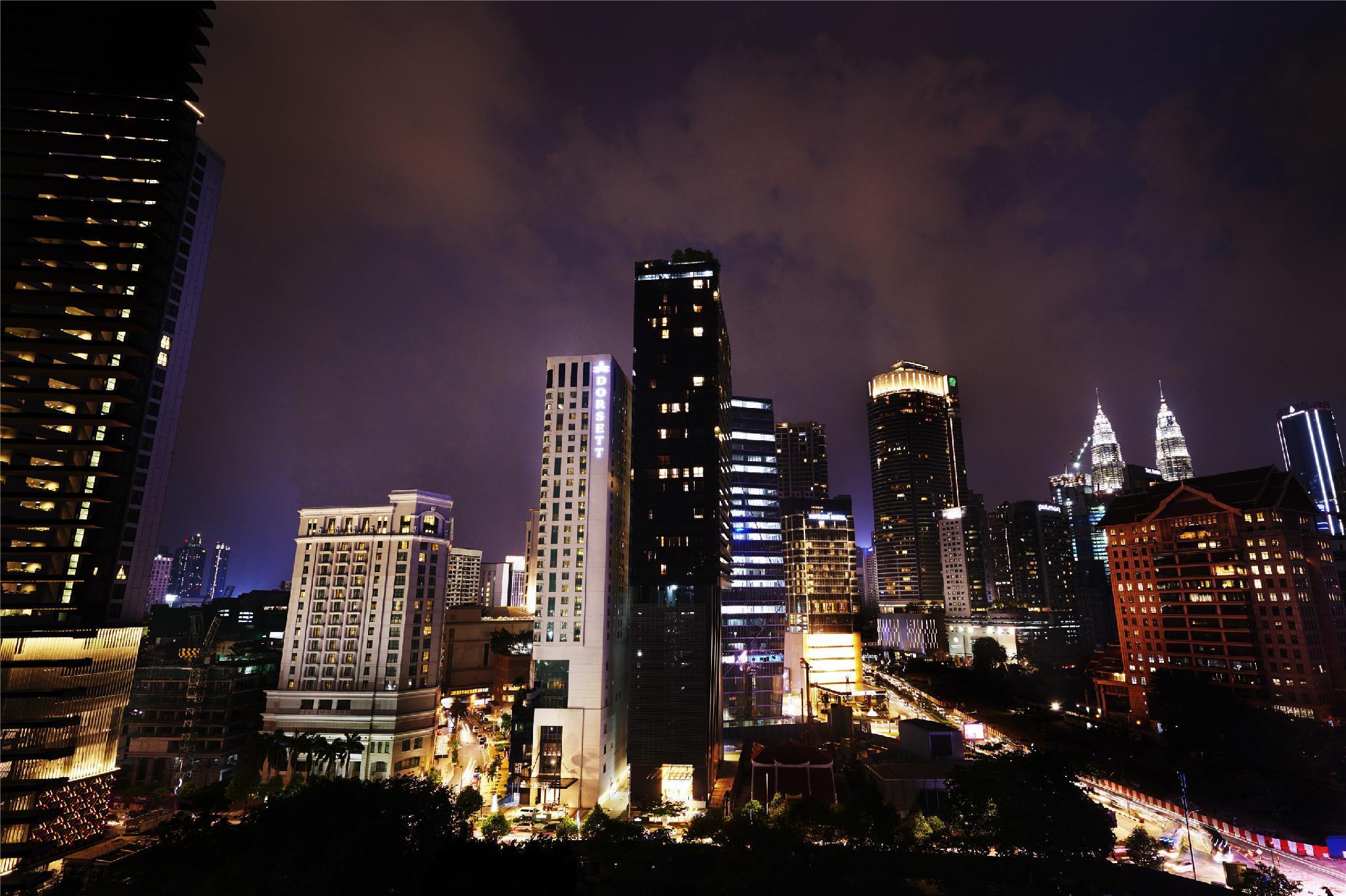 Dorsett Kuala Lumpur Exterior foto Kuala Lumpur skyline at night