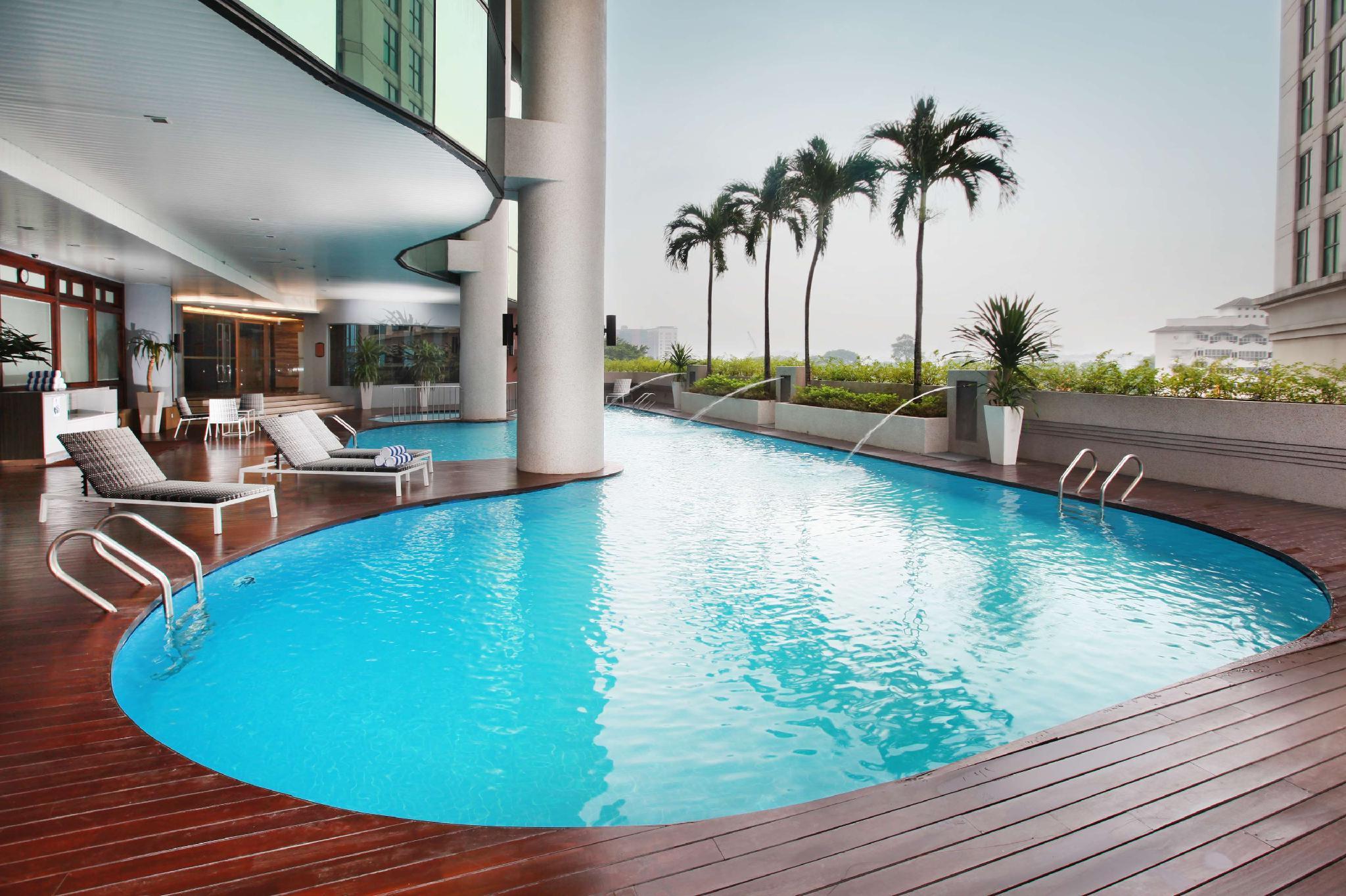 Dorsett Kuala Lumpur Exterior foto The swimming pool at the hotel
