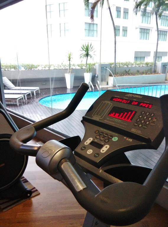 Dorsett Kuala Lumpur Exterior foto A treadmill console