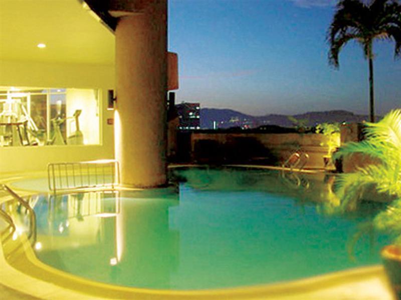 Dorsett Kuala Lumpur Facilidades foto Swimming pool at the hotel
