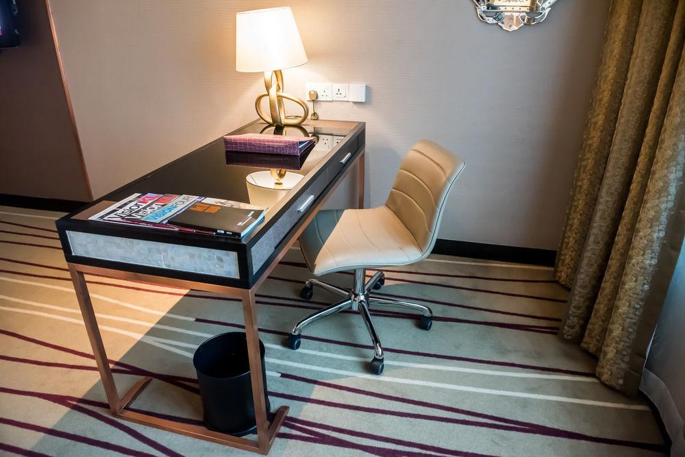 Dorsett Kuala Lumpur Exterior foto A writing desk in a hotel room