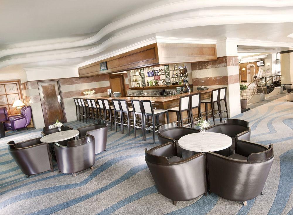 Dorsett Kuala Lumpur Exterior foto The bar at the hotel